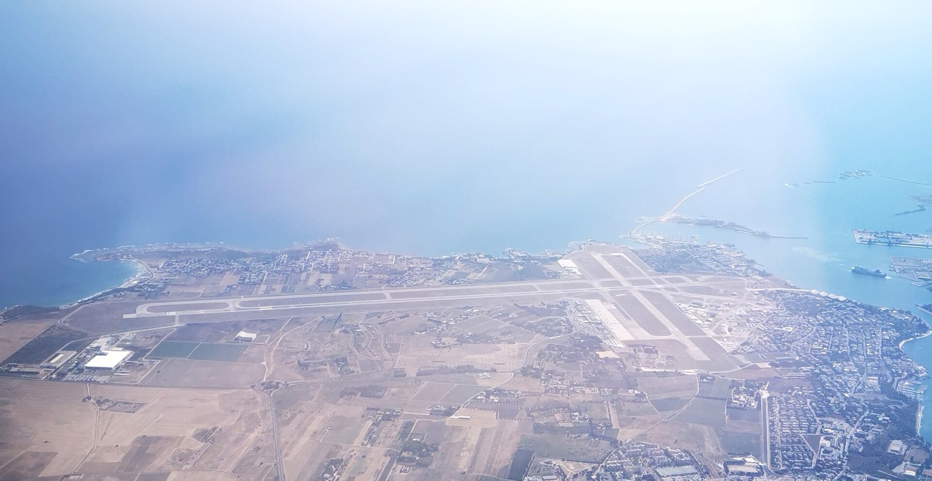 Veduta dall'alto dell'aeroporto di Brindisi